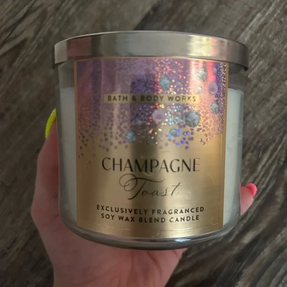 Bath & Body Works Champagne Toast Candle - Gold & Iridescent - Picture 2 of 5